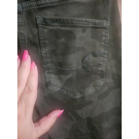 American Eagle Next Level Stretch Curvy Super Hi-Rise Camo Jeggings - Picture 10 of 14